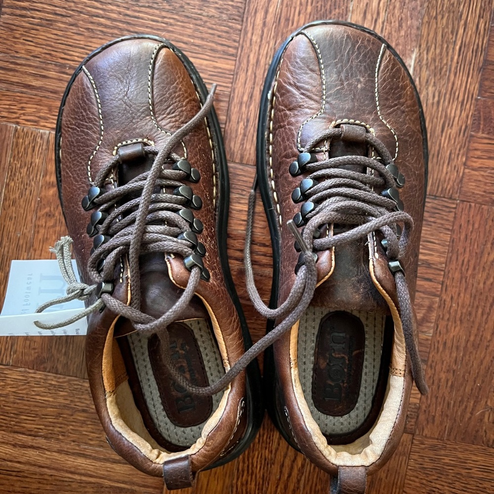 Born Oxford Lace up outdoor shoes - gorgeous menswear style look - size 6